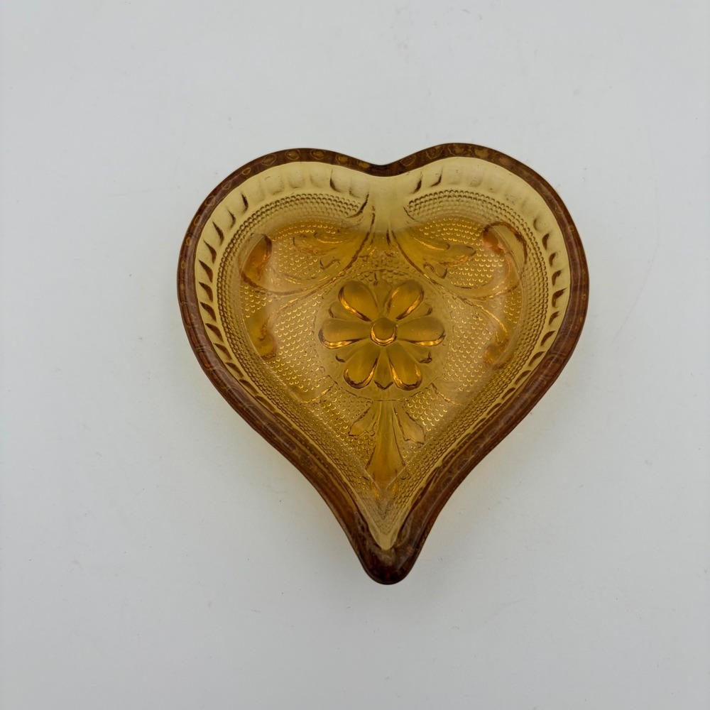 Vintage Indiana Glass Tiara Heart Shaped Trinket Dish Floral Daisy Design 3.75"